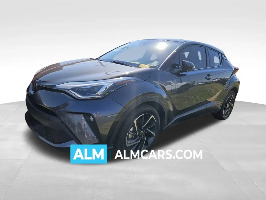2022 Toyota C-HR XLE photo 1