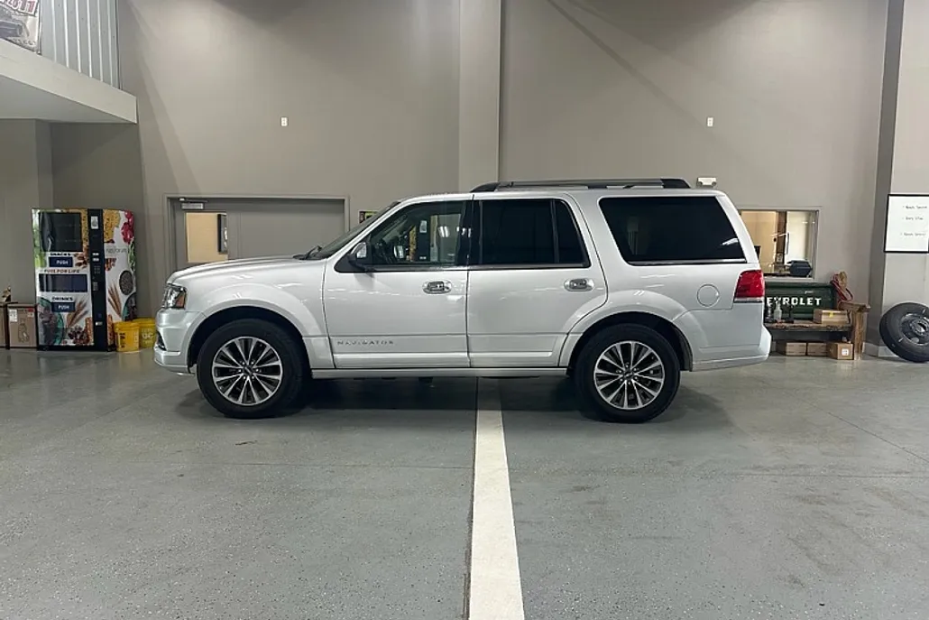 2016 Lincoln Navigator Select photo 1