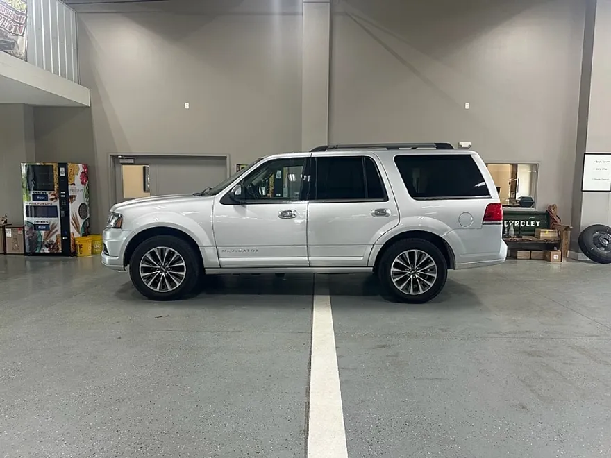 2016 Lincoln Navigator Select photo 1