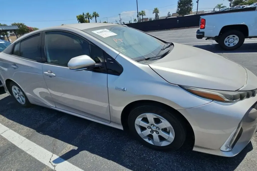 2020 Toyota Prius Prime XLE photo 1