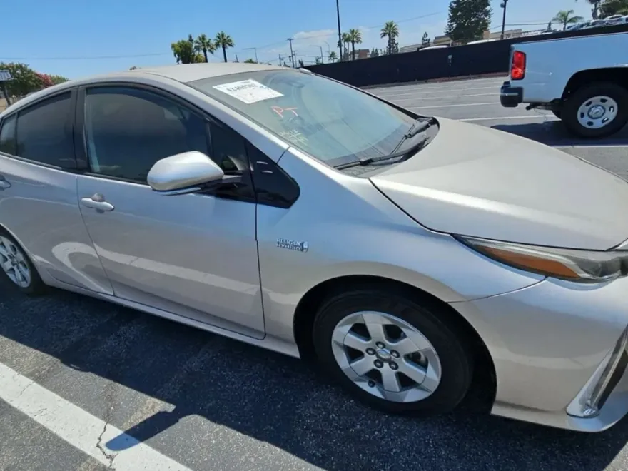 2020 Toyota Prius Prime XLE photo 1