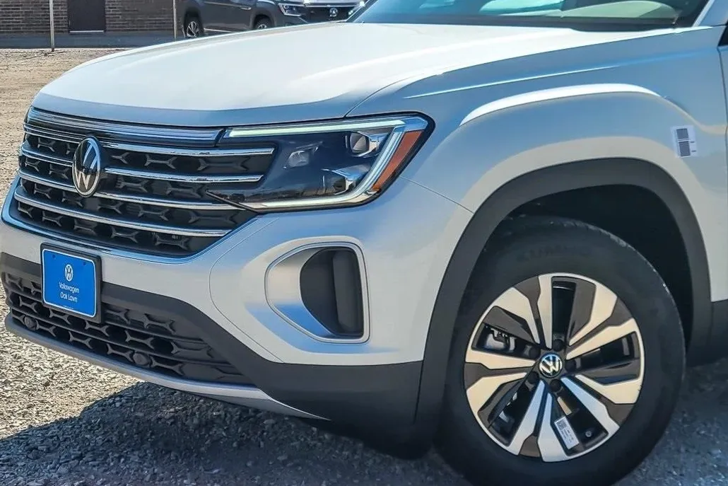 2026 Volkswagen Atlas SE Technology photo 1