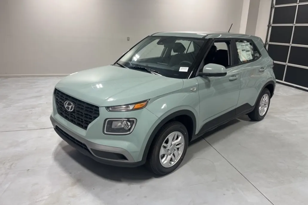 2026 Hyundai Venue SE photo 1