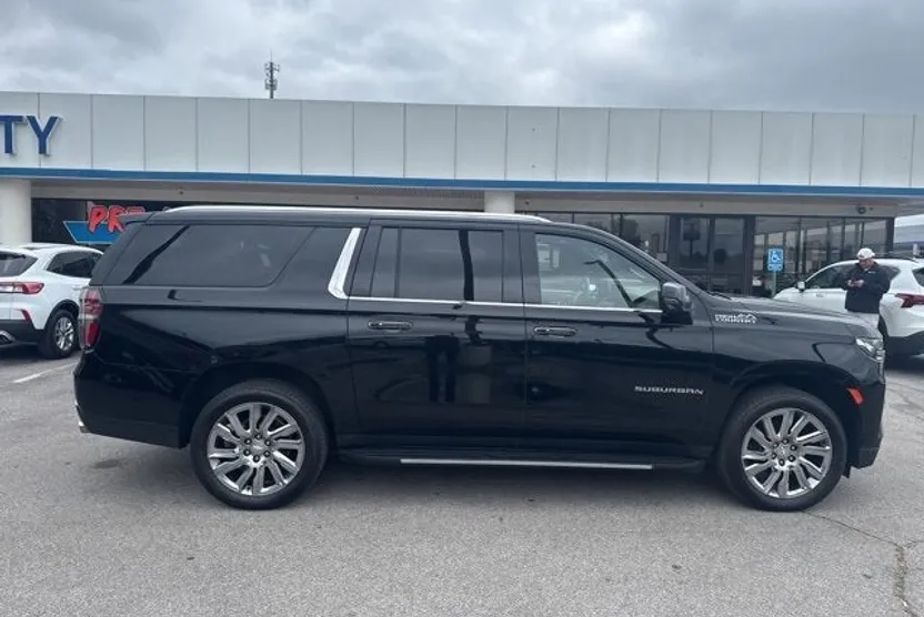 2021 Chevrolet Suburban 1500 High Country photo 1