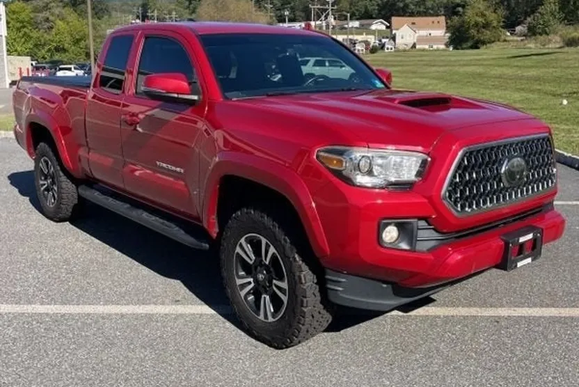 2018 Toyota Tacoma TRD Sport V6 photo 1