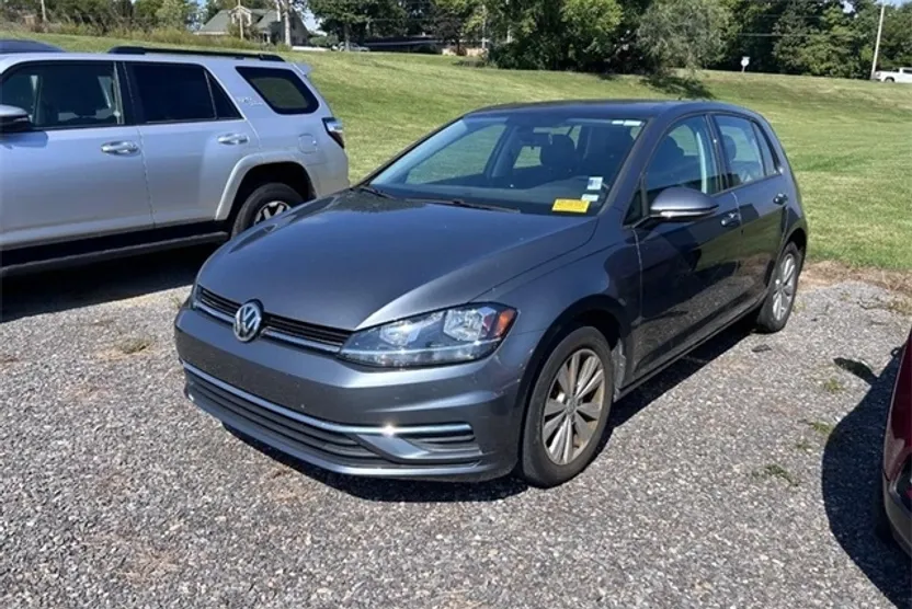 2020 Volkswagen Golf TSI photo 1