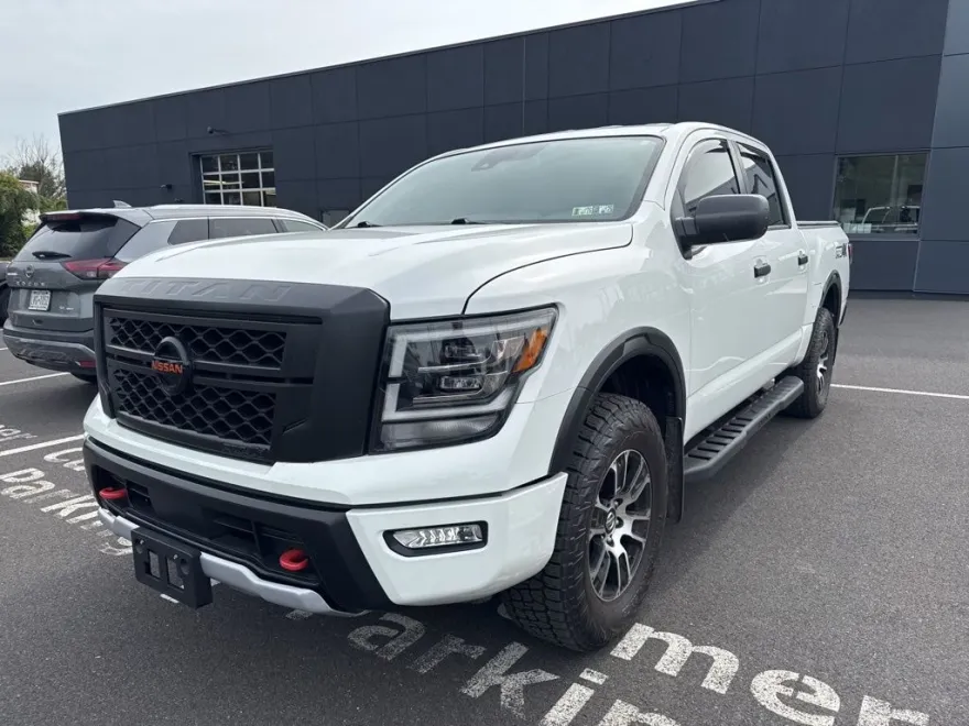 2022 Nissan Titan PRO-4X photo 1