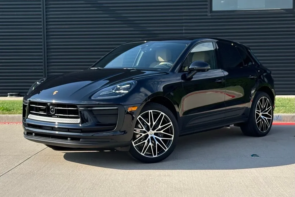 2026 Porsche Macan T photo 1