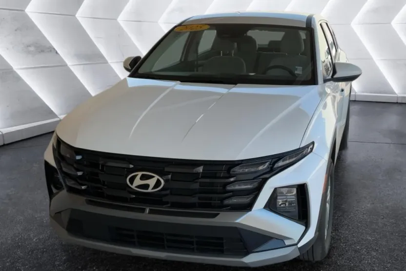 2025 Hyundai Tucson SE photo 1