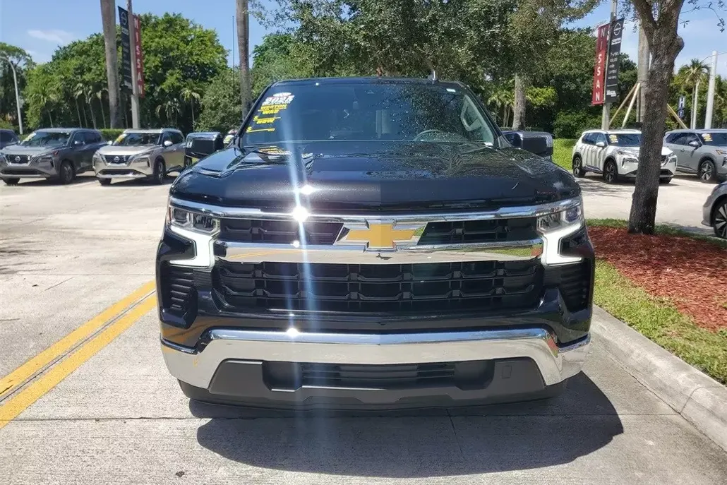 2025 Chevrolet Silverado 1500 photo 1