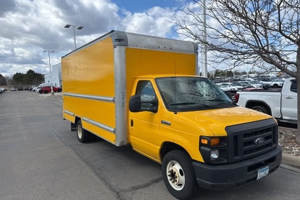 2016 Ford E-350 photo 1