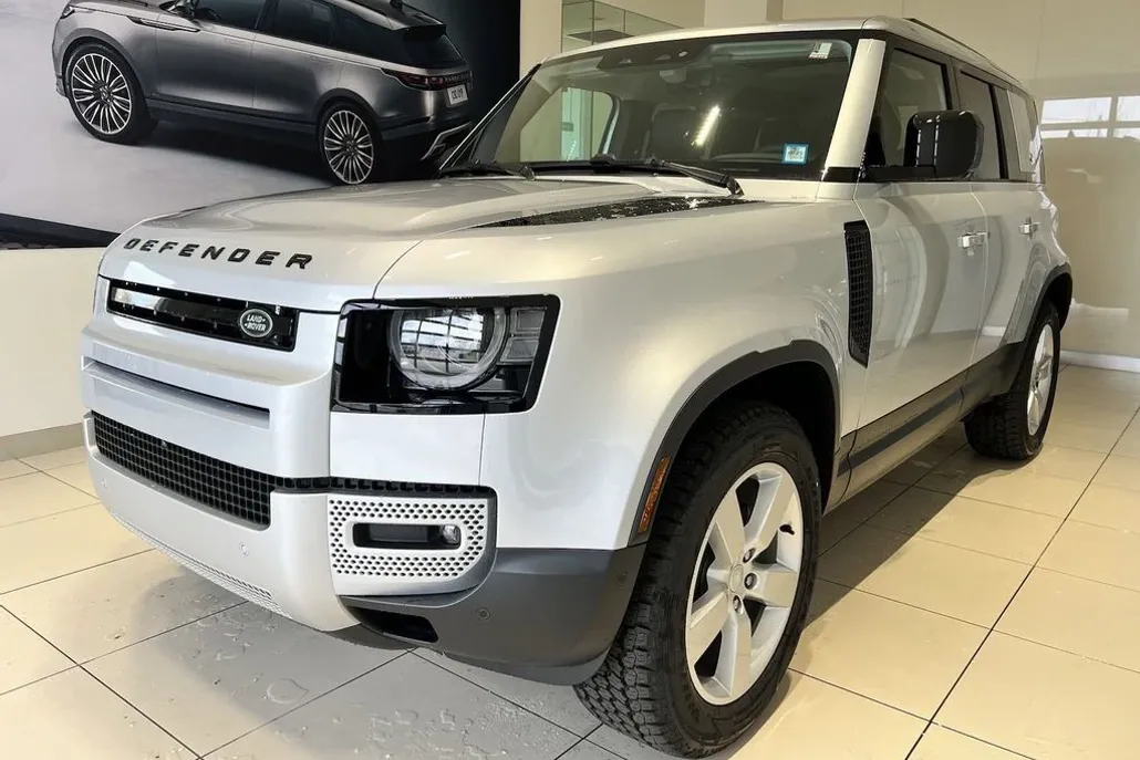2024 Land Rover Defender 110 S photo 1