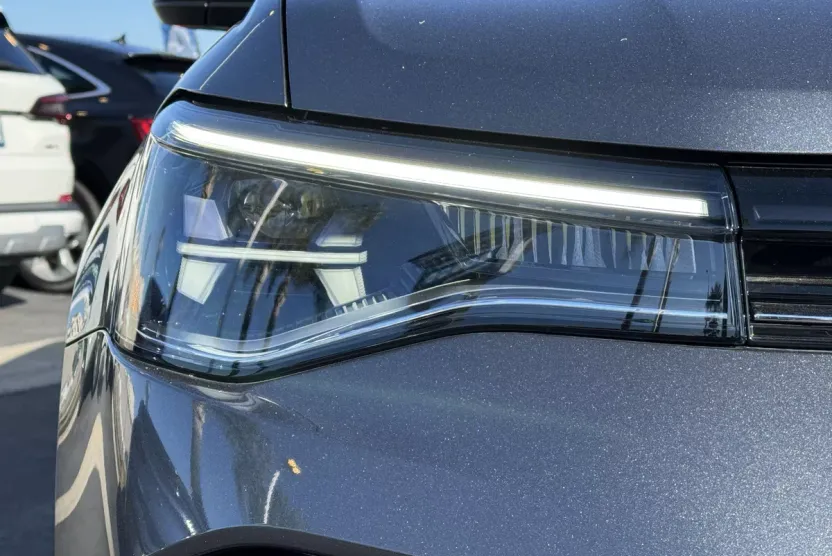 2025 Volkswagen Taos S photo 1