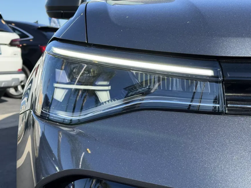 2025 Volkswagen Taos S photo 1