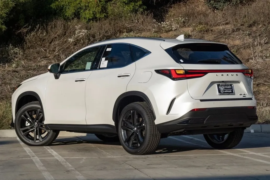 2026 Lexus NX 450h+ Luxury photo 1