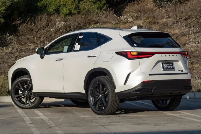 2026 Lexus NX 450h+ Luxury photo 1