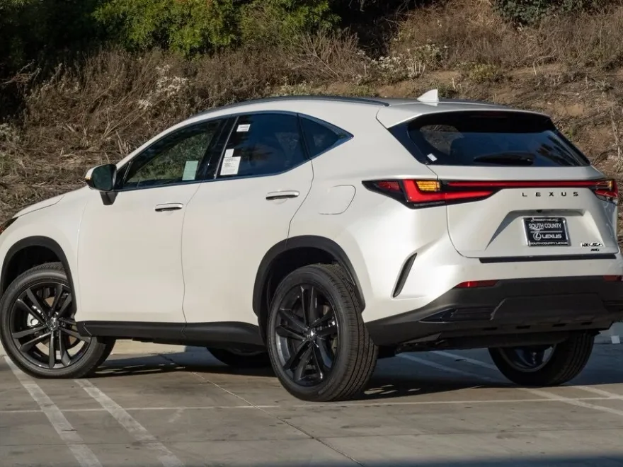 2026 Lexus NX 450h+ Luxury photo 1
