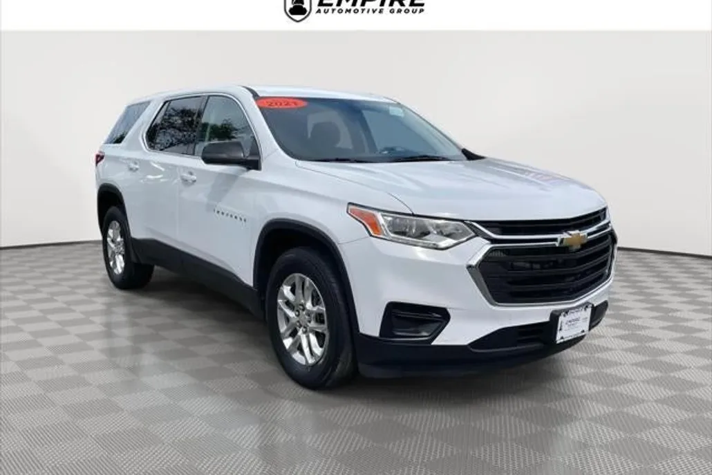 2021 Chevrolet Traverse LS photo 1