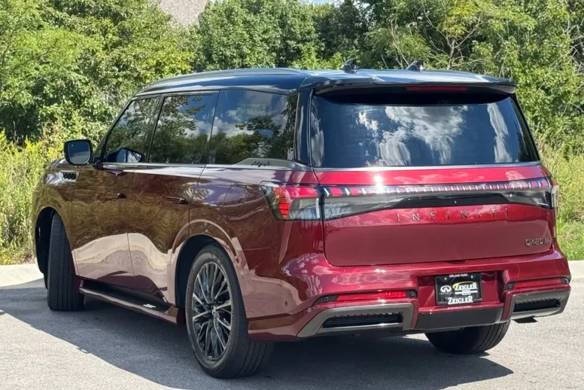 2025 Infiniti QX80 photo 1