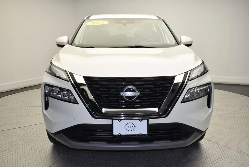 2023 Nissan Rogue SV photo 1