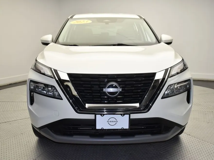 2023 Nissan Rogue SV photo 1