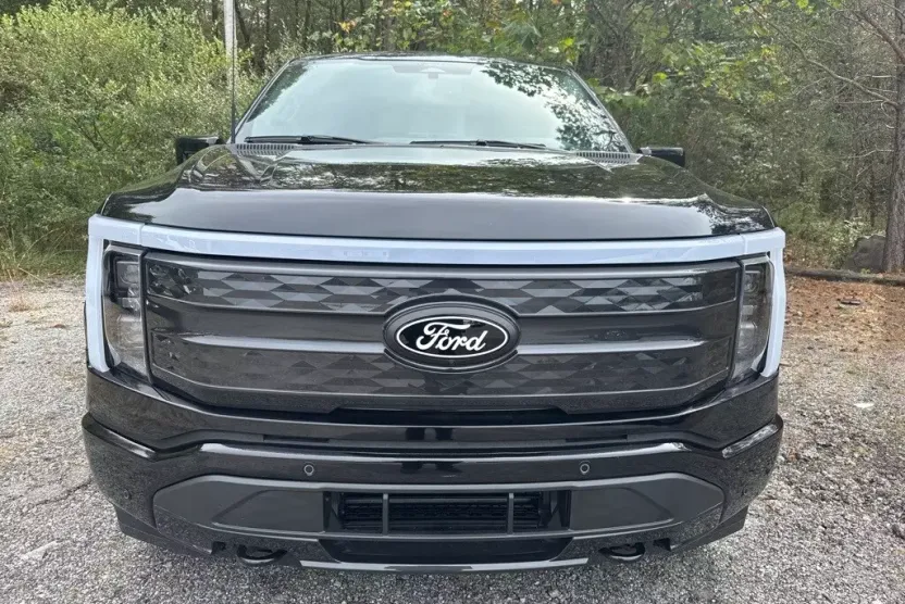 2025 Ford F-150 Platinum photo 1