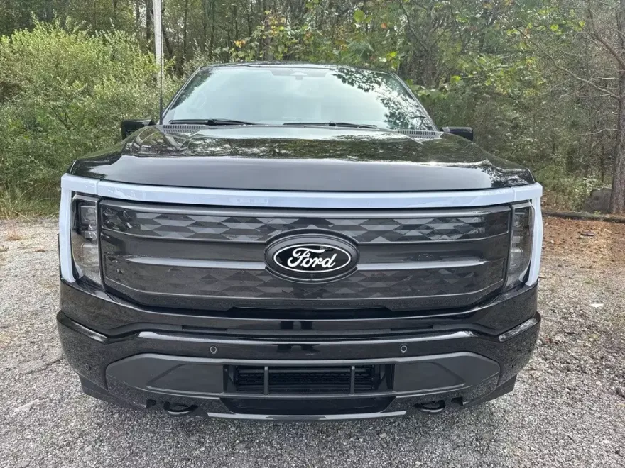 2025 Ford F-150 Lightning Platinum photo 1