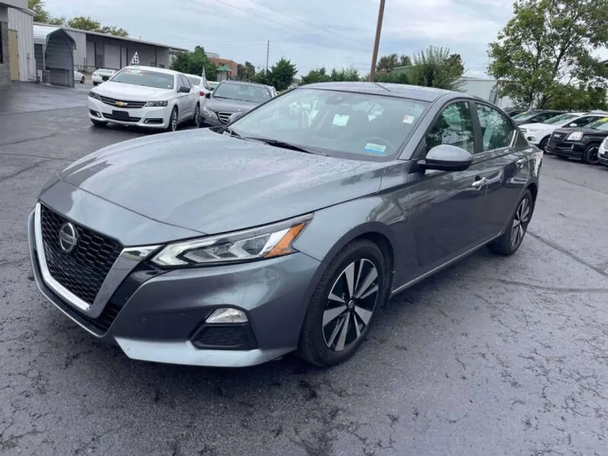2022 Nissan Altima 2.5 SV photo 1