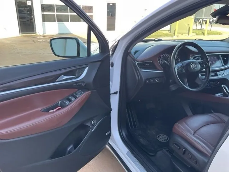 2021 Buick Enclave Avenir photo 1