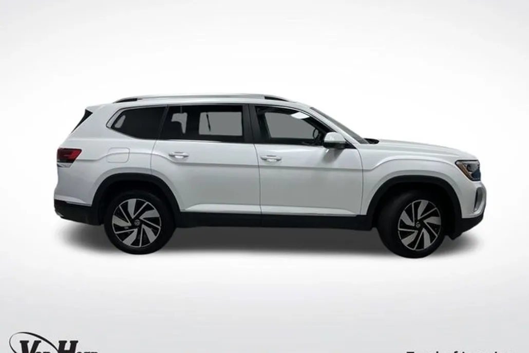 2024 Volkswagen Atlas SEL photo 1