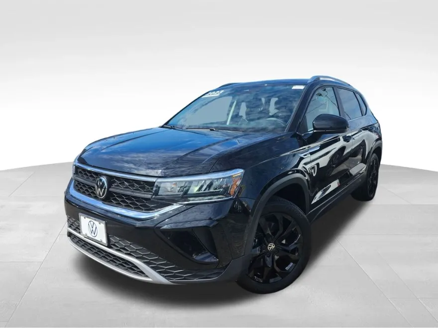 2023 Volkswagen Taos SE photo 1