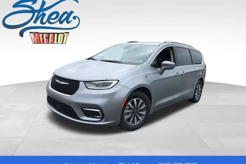 2021 Chrysler Pacifica Hybrid Touring L photo 1
