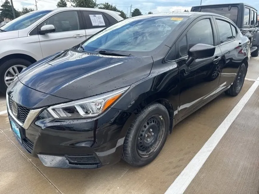 2021 Nissan Versa S photo 1