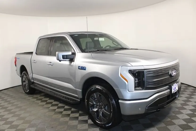 2025 Ford F-150 Lightning Lariat photo 1