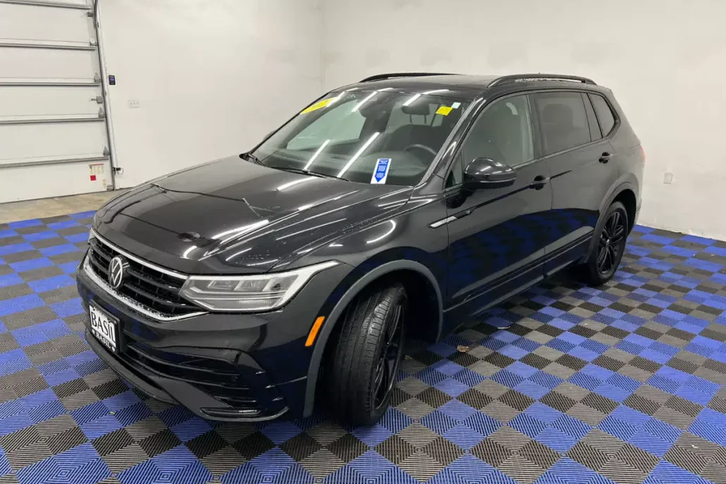 2022 Volkswagen Tiguan SE R-Line Black photo 1