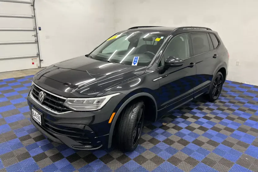2022 Volkswagen Tiguan SE R-Line Black photo 1