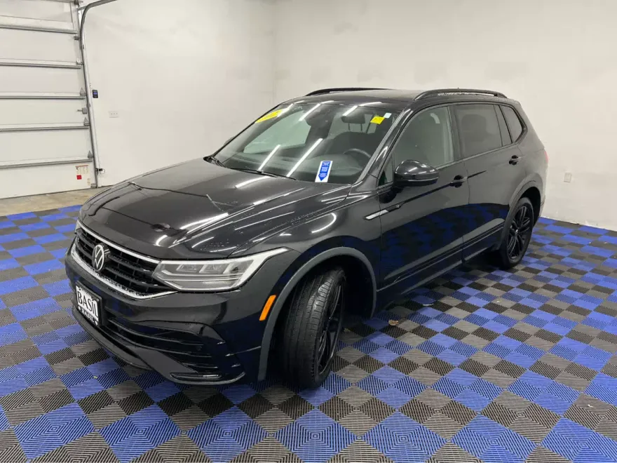 2022 Volkswagen Tiguan SE R-Line Black photo 1
