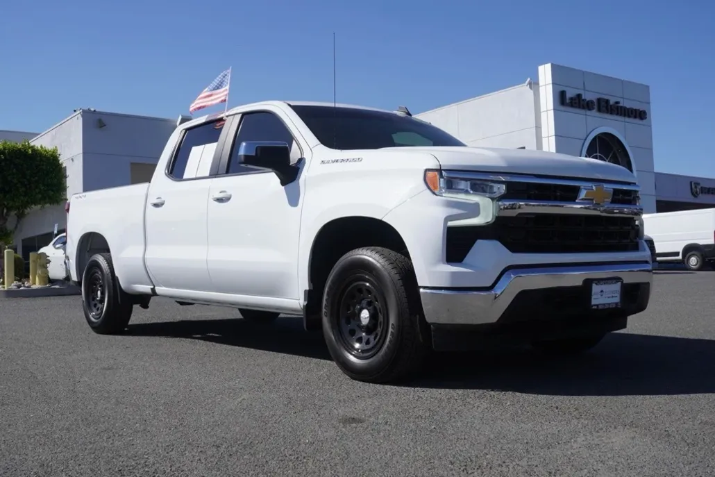 2024 Chevrolet Silverado 1500 LT photo 1