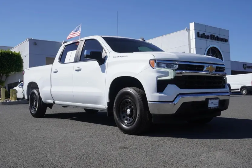 2024 Chevrolet Silverado 1500 LT photo 1