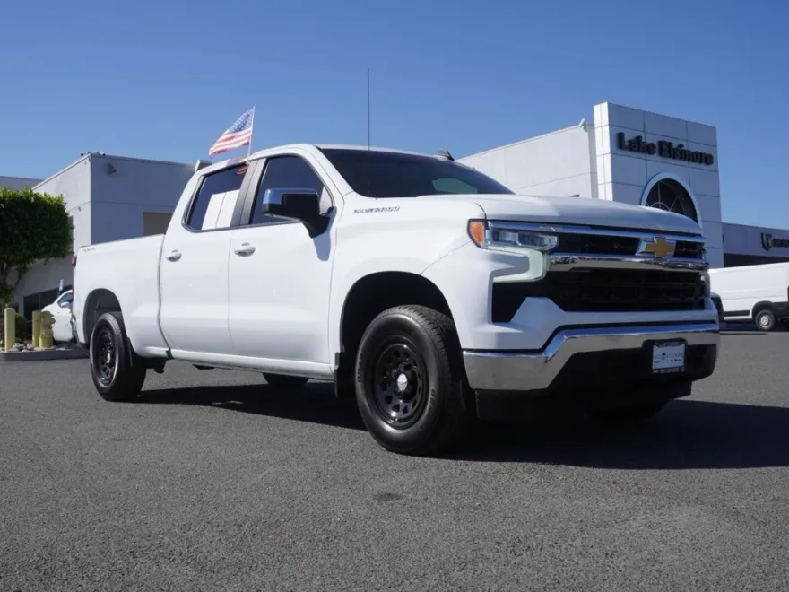 2024 Chevrolet Silverado 1500 LT photo 1