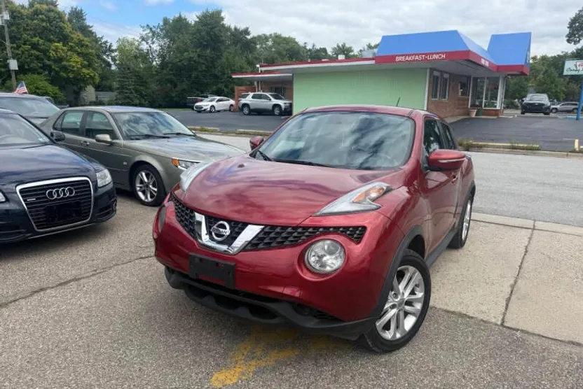 2015 Nissan Juke SV photo 1