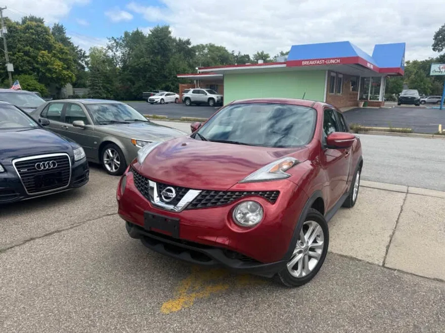 2015 Nissan Juke SV photo 1