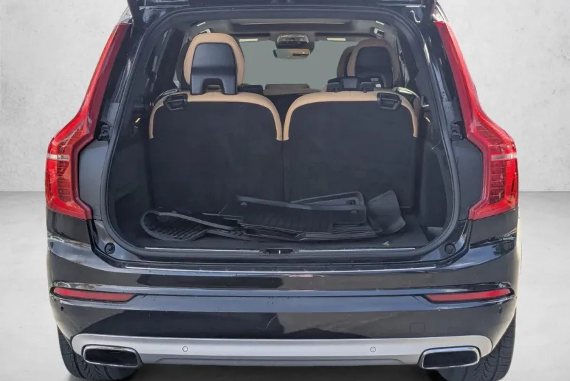 2018 Volvo XC90 Momentum photo 1