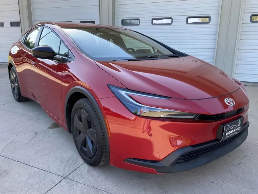 2024 Toyota Prius LE photo 1