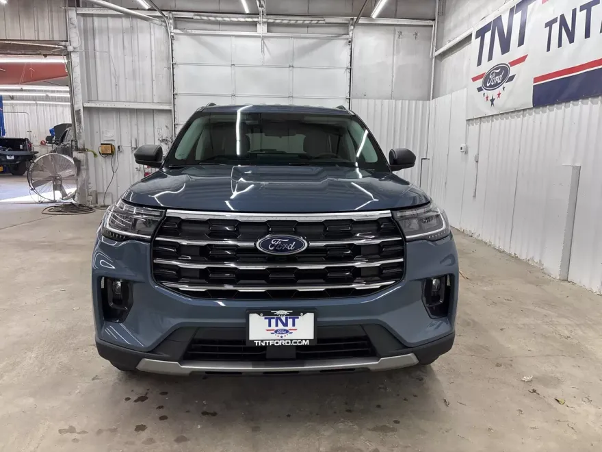 2025 Ford Explorer photo 1