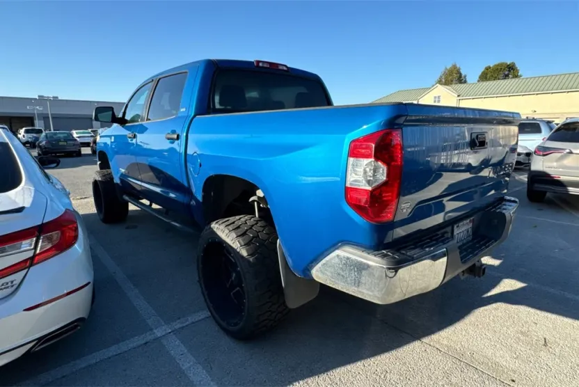 2018 Toyota Tundra SR5 photo 1