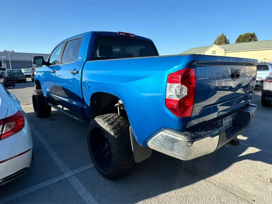 2018 Toyota Tundra SR5 photo 1