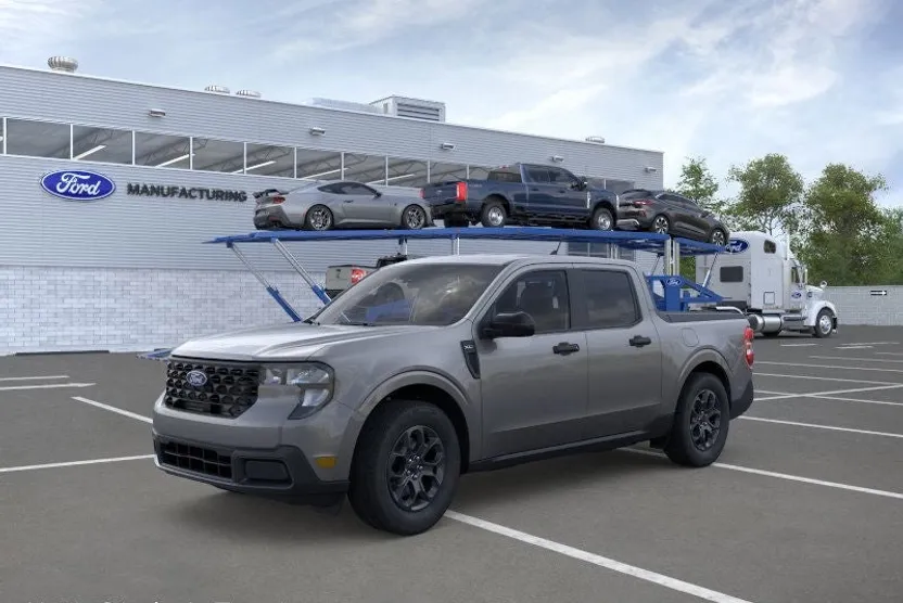 2025 Ford Maverick XLT photo 1