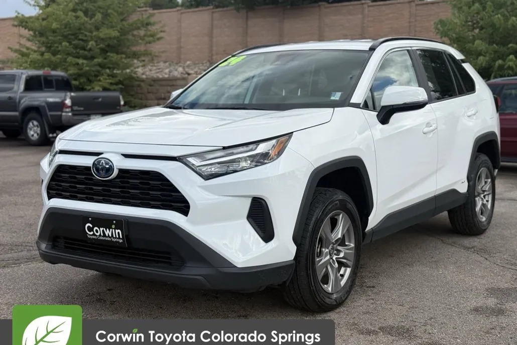 2024 Toyota RAV4 Hybrid XLE photo 1