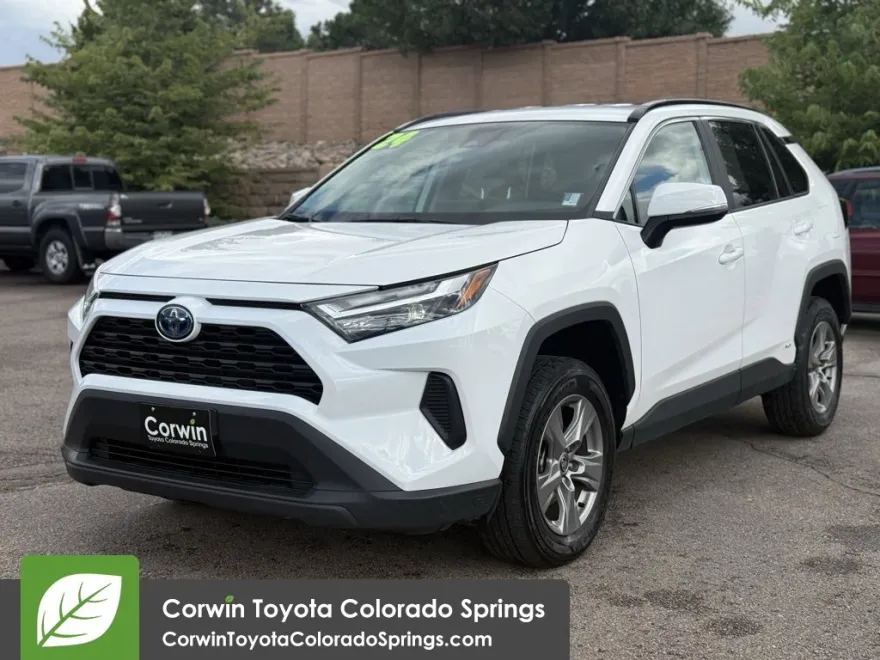 2024 Toyota RAV4 Hybrid XLE photo 1